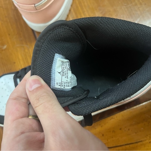 Air Jordan 1s Women's High-Top OG SE Sneakers - Bubble Gum - Picture 5 of 8